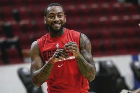 爱游戏体育-篮球赛场再起风云：中原鲨队队小胜蓬莱独角兽队，脚步移动更到位客场静默反击的简单介绍