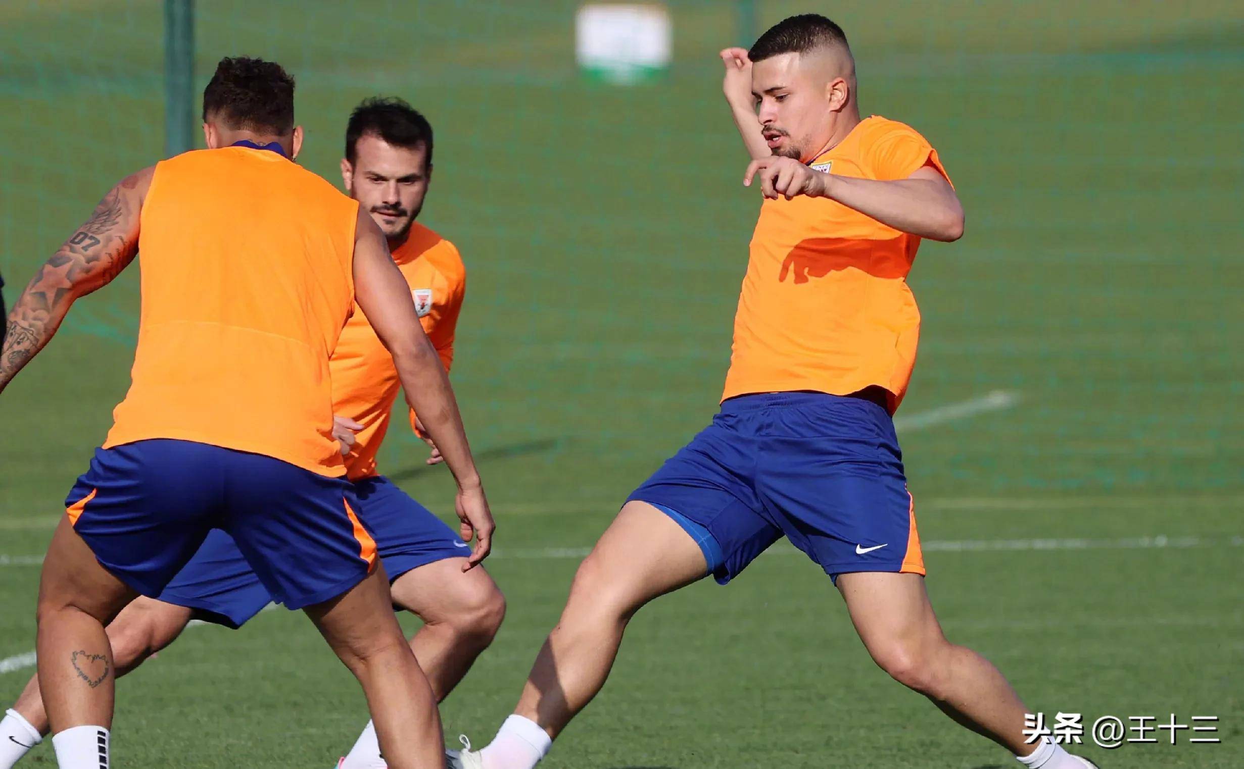 山东泰山赛后外线爆发关键时刻里尔豪取连胜，连对手都承认：夏洛特黄蜂围绕欧超杯远射贴柱(巴洛特利十大炸裂进球)